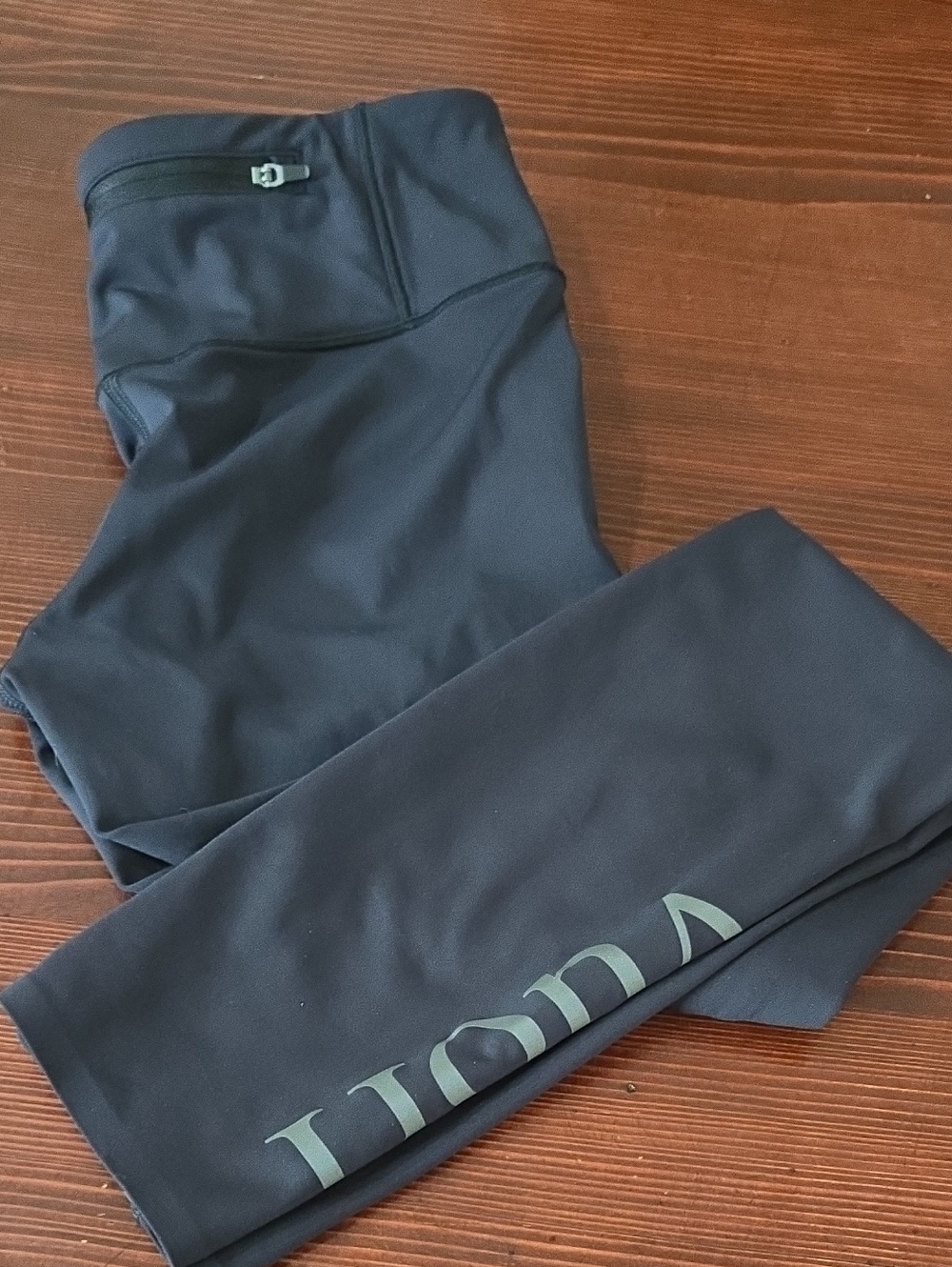 Vuori High Rise Ankle Length LOGO Leggings Size Xs